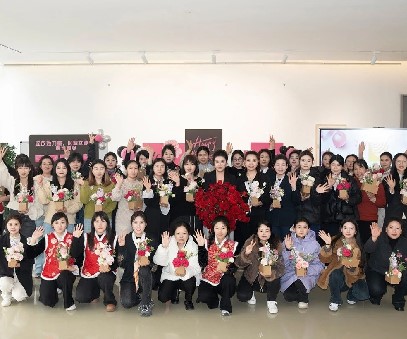 绽放她力量 闪耀女神节｜洛阳尊龙凯时集团三八节仪式感拉满